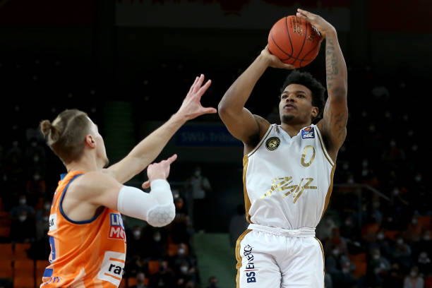 稳步上升的 稳步上升的